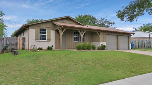 824 E Prairie View Rd, Crowley, TX, 76036-2846 | Card Image