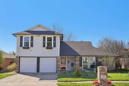 1105 Parkhill Ave, Saginaw, TX, 76179-3411 | Card Image