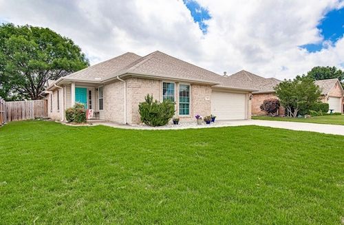 316 Angela Dr, Burleson, TX, 76028-2680 | Card Image