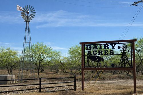 105 Sylashayes Loop, Pleasanton, TX, 78064-2754 | Card Image