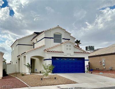 8233 Hydra Lane, House other with 3 bedrooms, 2 bathrooms and null parking in Las Vegas NV | Image 3