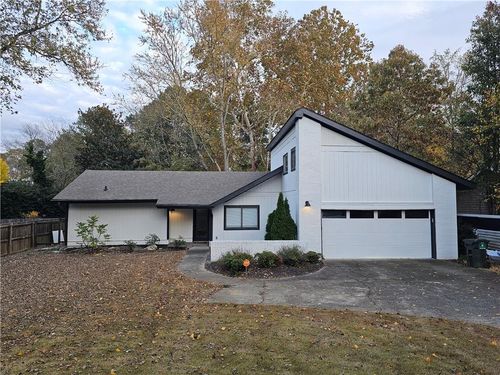 1052 Indian Hills Pkwy, Marietta, GA, 30068-2548 | Card Image