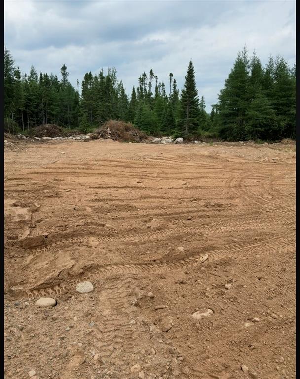 Land in Howley 2