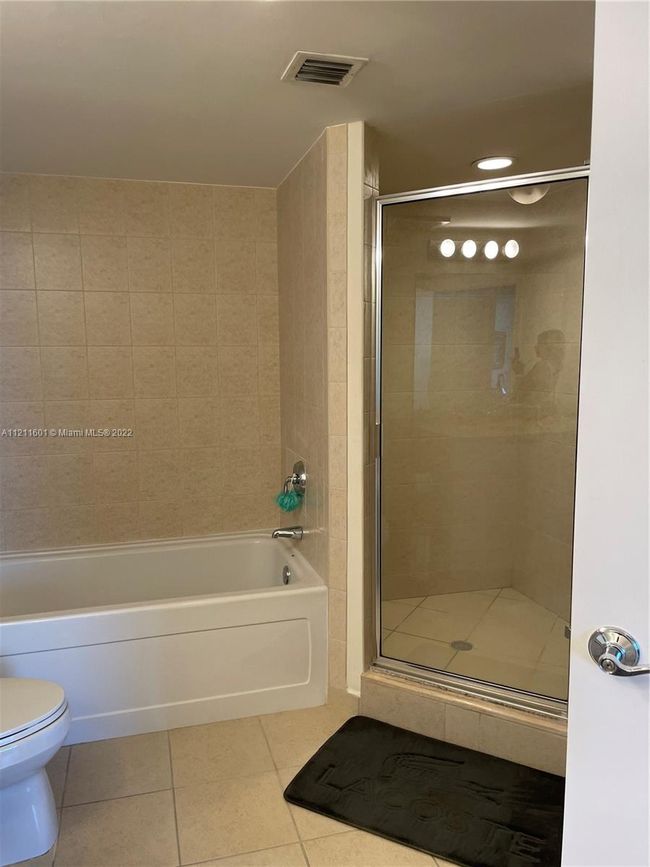 APT-3810 - 16699 Collins Ave, Condo with 1 bedrooms, 2 bathrooms and null parking in Sunny Isles Beach FL | Image 5