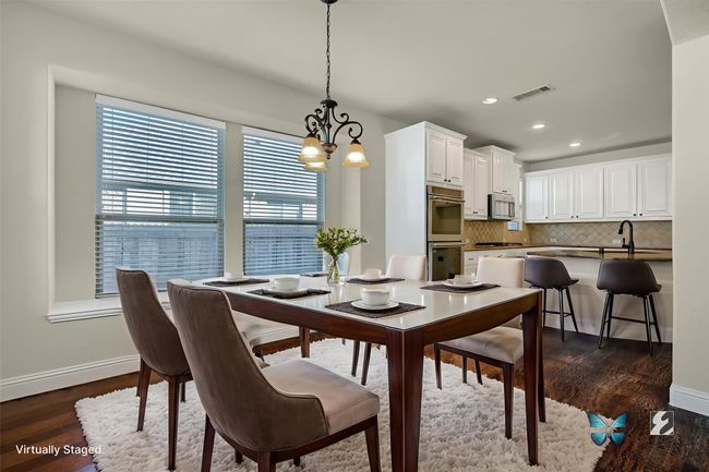 The convenient second dining area sits just off the kitchen, and the large island provides plenty of space for​​‌​​​​‌​​‌‌​‌‌​​​‌‌​​‌‌​‌​​​​​‌ highchairs. | Image 13