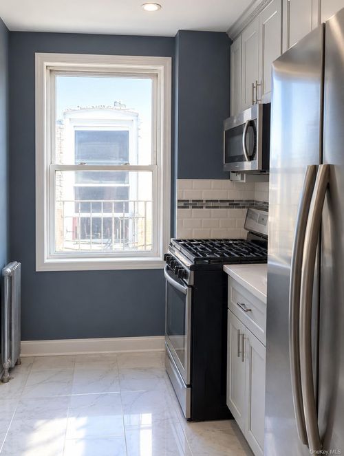 3321 Fish Avenue, New York, NY, 11469 | Card Image
