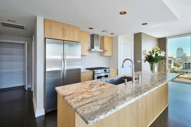 APT-1703 - 300 Bowie St, Condo with 2 bedrooms, 2 bathrooms and 2 parking in Austin TX | Image 5