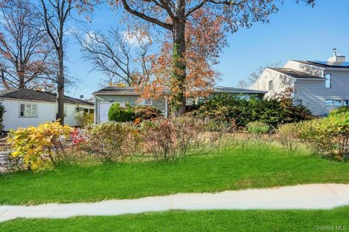 4 Hope Dr, Plainview, NY, 11803-5626 | Card Image