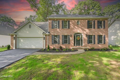 8342 Country Brook Dr, Holland, OH, 43528-9165 | Card Image