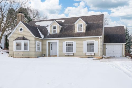 225 Oak Knoll Blvd, Mankato, MN, 56001-2614 | Card Image