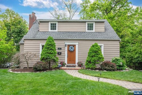 13 Elmwood Ter, Wayne, NJ, 07470-4301 | Card Image