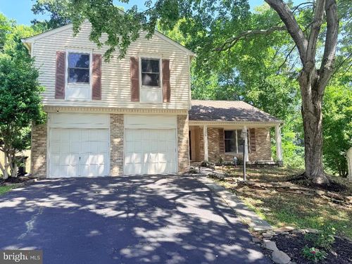 7594 Woodstown Dr, SPRINGFIELD, VA, 22153-3528 | Card Image