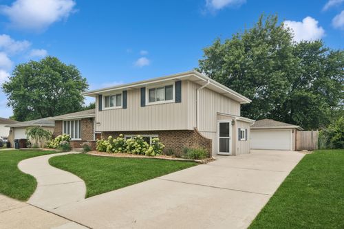 19826 Therese Ln, Mokena, IL, 60448-1712 | Card Image