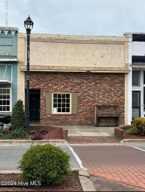 119 N Center St, Mount Olive, NC, 28365-1718 | Card Image