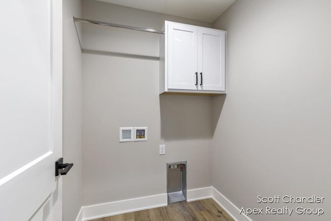 Photo of similar home. | Image 11