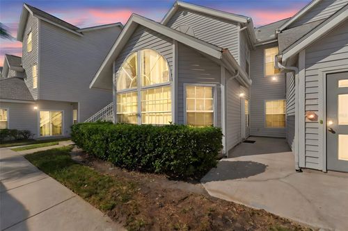 12245-12245 Armenia Gables Cir, TAMPA, FL, 33612-3938 | Card Image