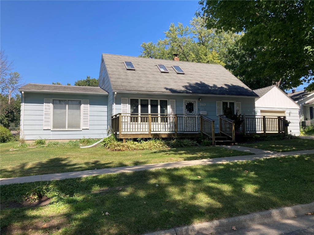 3rd St, Vinton, IA 52349