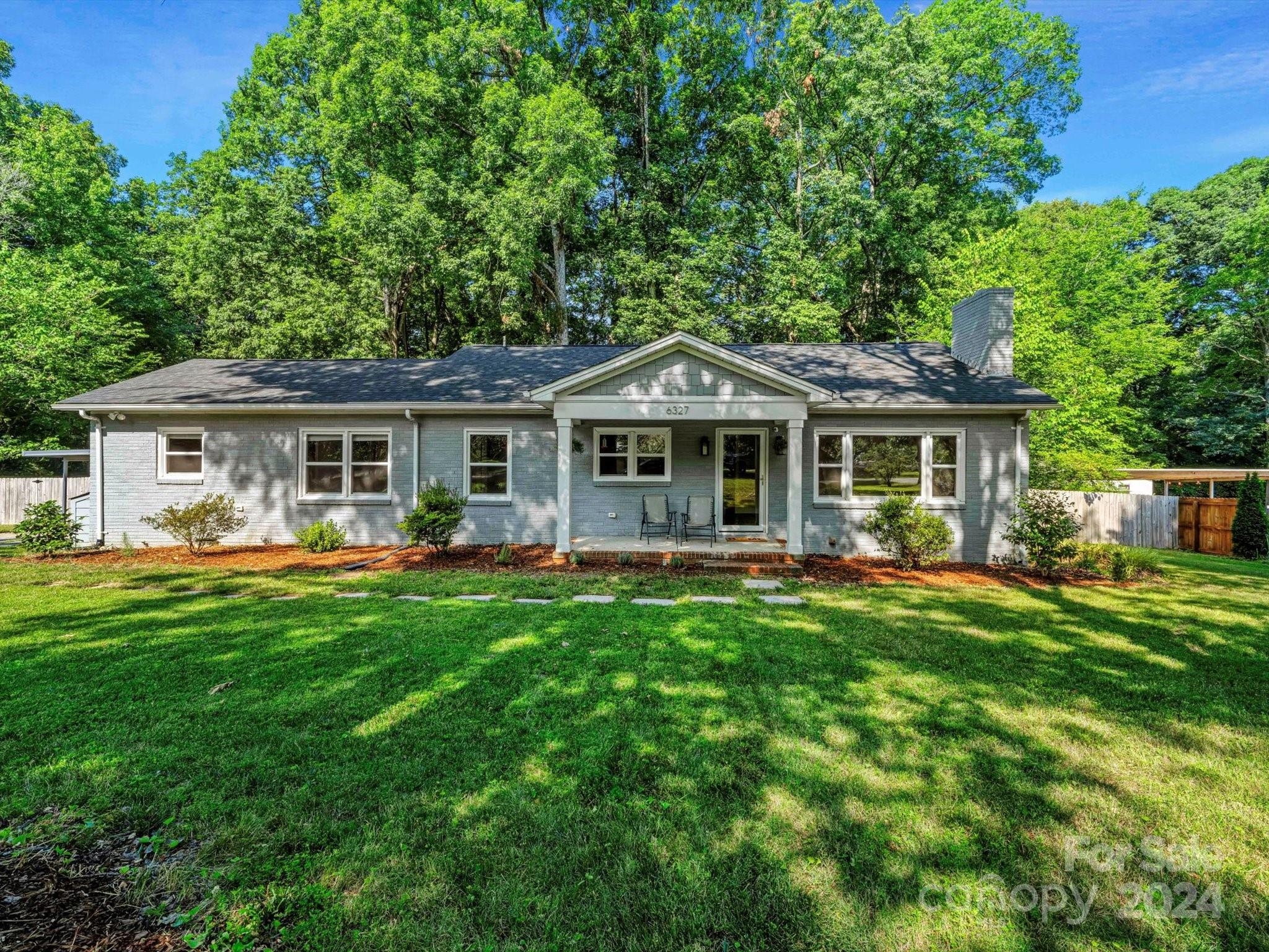 Woodland Cir, Charlotte, NC 28216