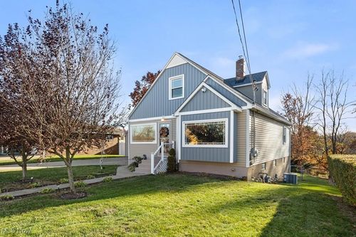 230 Ritchie Ave, Weirton, WV, 26062-4115 | Card Image