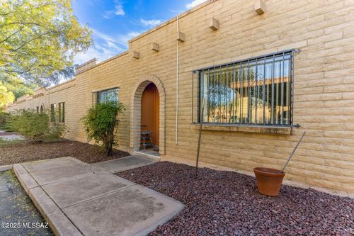 2825 W Jennie Ln, Tucson, AZ, 85713-1152 | Card Image