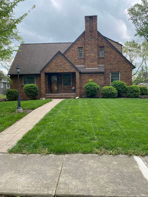 659 Hendricks St, Berne, IN, 46711-2324 | Card Image