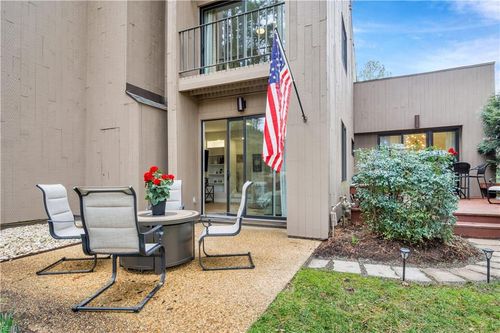 112 Harrops Gln, Williamsburg, VA, 23185-5557 | Card Image