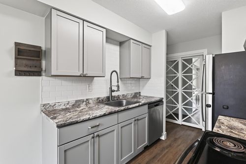 1-810 6th St S, Hopkins, MN, 55343-7768 | Card Image