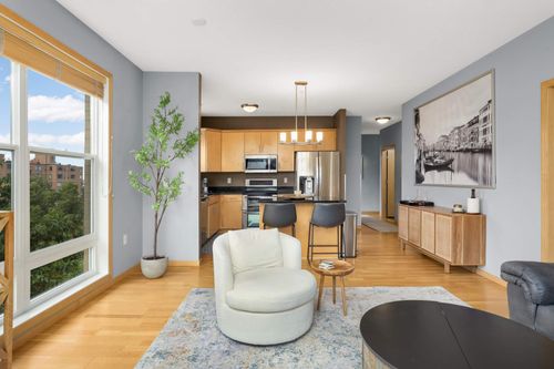 414-301 Oak Grove St, Minneapolis, MN, 55403-4015 | Card Image