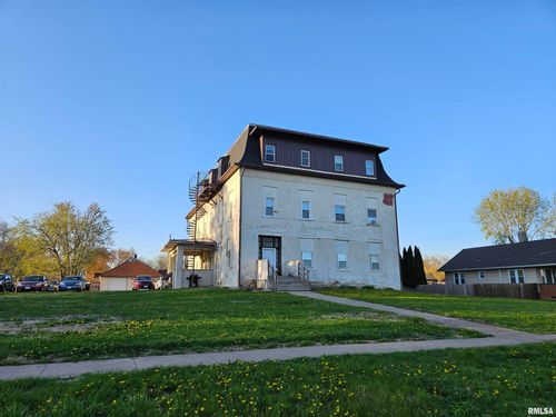 207 E Wate St, Wilton, IA, 52778-7802 | Card Image