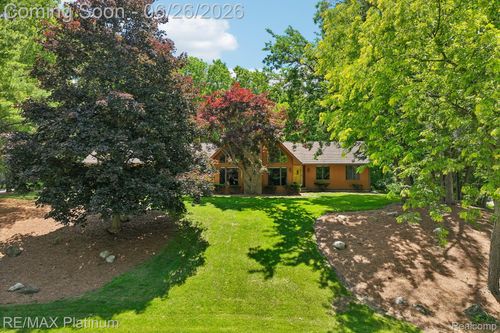 6100 Oak Valley Dr, Hamburg Twp, MI, 48189-9739 | Card Image