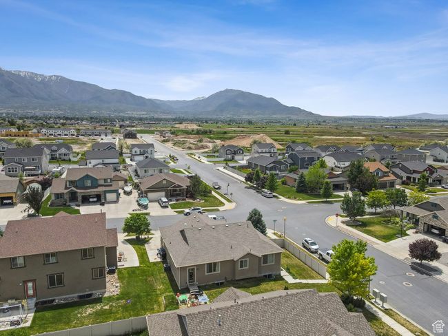 Aerial view of residential area featuring a mountain backdrop | Image 20