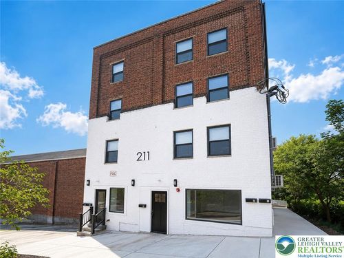 8-211 South St, Lehightn Boro, PA, 18235-2006 | Card Image