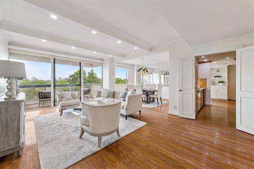 504-49 Briar Hollow Ln, Houston, TX, 77027-9350 | Card Image