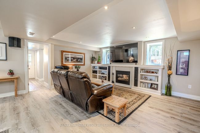 99 King Rd, House other with 3 bedrooms, 3 bathrooms and 10 parking in Tay ON | Image 17