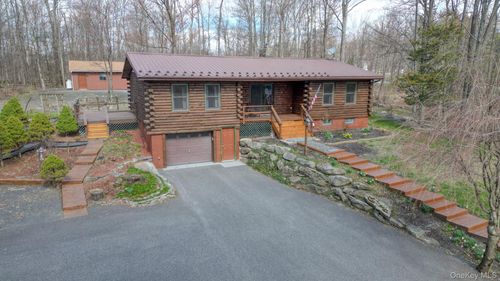 239 Millsburg Rd, Middletown, NY, 10940-8449 | Card Image