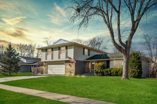 828 Harwich Ln, Schaumburg, IL, 60194-4255 | Card Image