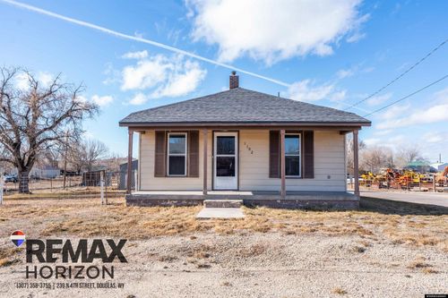 1102 Brownfield Rd, Douglas, WY, 82633-9104 | Card Image