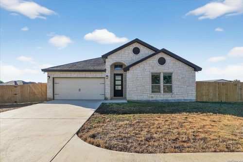 132 W Medium Meadow Dr, Lytle, TX, 78052-3985 | Card Image