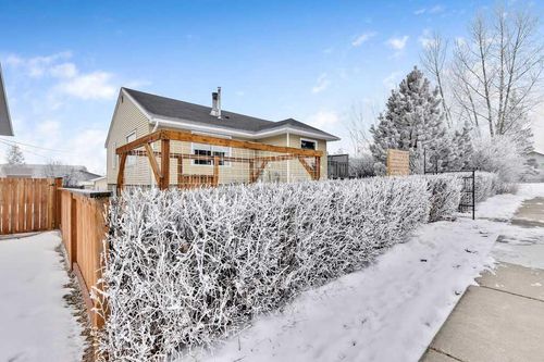 411 Mountain View Pl, Longview, AB, T0L1H0 | Card Image