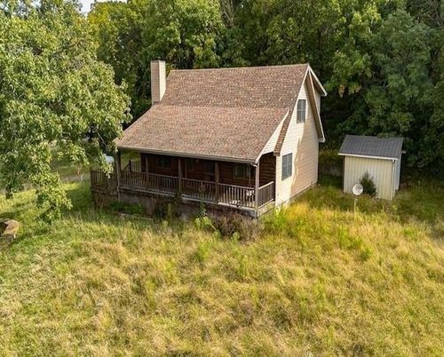 16008 62nd St, Oskaloosa, KS, 66066-4132 | Card Image