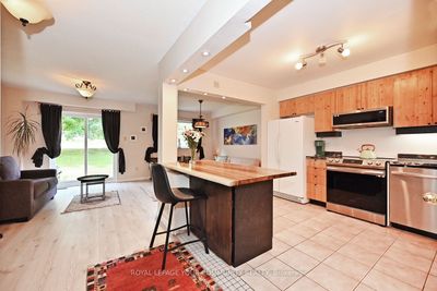 304 Maciver Blvd, Condo with 3 bedrooms, 3 bathrooms and 2 parking in Newmarket ON | Image 3