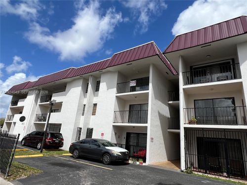apt-302-1471 W 43rd Pl, Hialeah, FL, 33012-7641 | Card Image