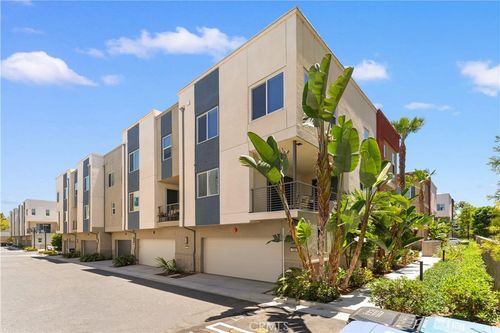 123 Citysquare, Irvine, CA, 92614 | Card Image