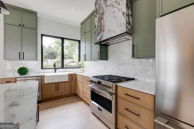 1954 8 Th St, Townhouse with 3 bedrooms, 4 bathrooms and 2 parking in Chamblee GA | Image 11