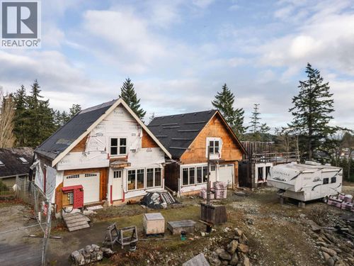 107 Atkins Rd, Saltspring Island, BC, V8K2X6 | Card Image