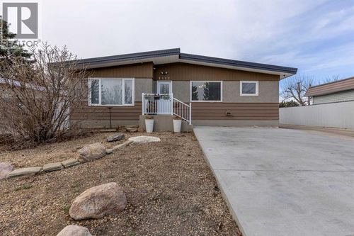 1412 23 St N, Lethbridge, AB, T1H3T5 | Card Image