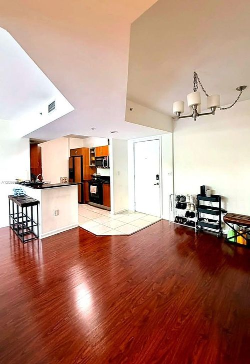 225-2775 Ne 187th St, Aventura, FL, 33180-2925 | Card Image