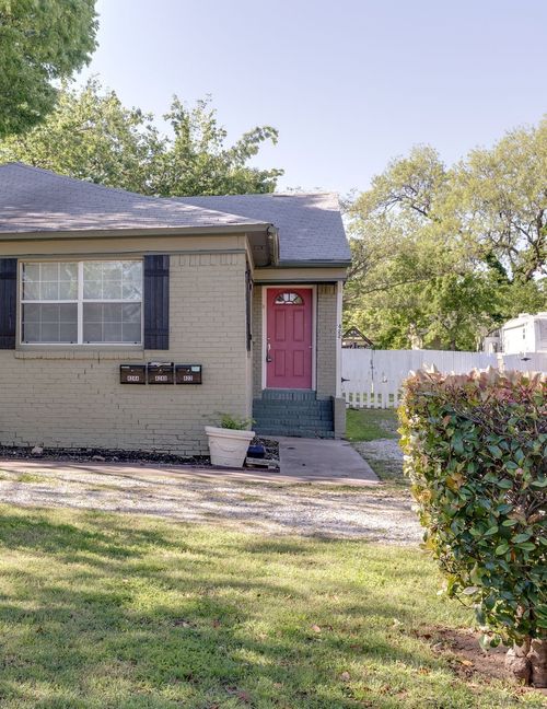 422 E Worth St, Grapevine, TX, 76051-5411 | Card Image