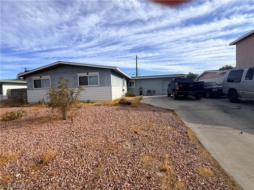 5801 Harmony Ave, Las Vegas, NV, 89107-2628 | Card Image