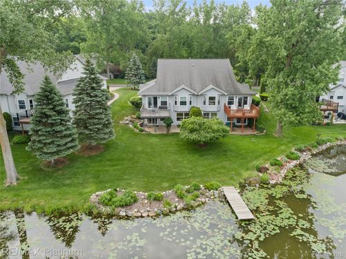 7-2336 Swans Cv, Fenton, MI, 48430-3006 | Card Image